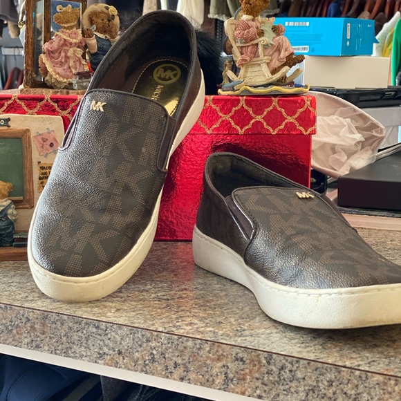 MICHAEL Michael Kors Shoes - Chocolate Brown Big MK sneakers. Pebble Leather